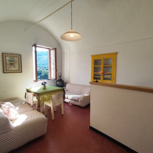 Rustico-Casolare-Cascina in vendita a Imperia
