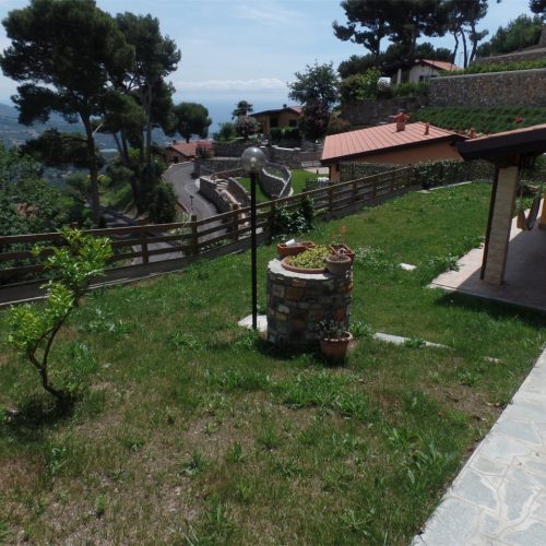 Unifamiliare Villa in vendita a Diano Arentino